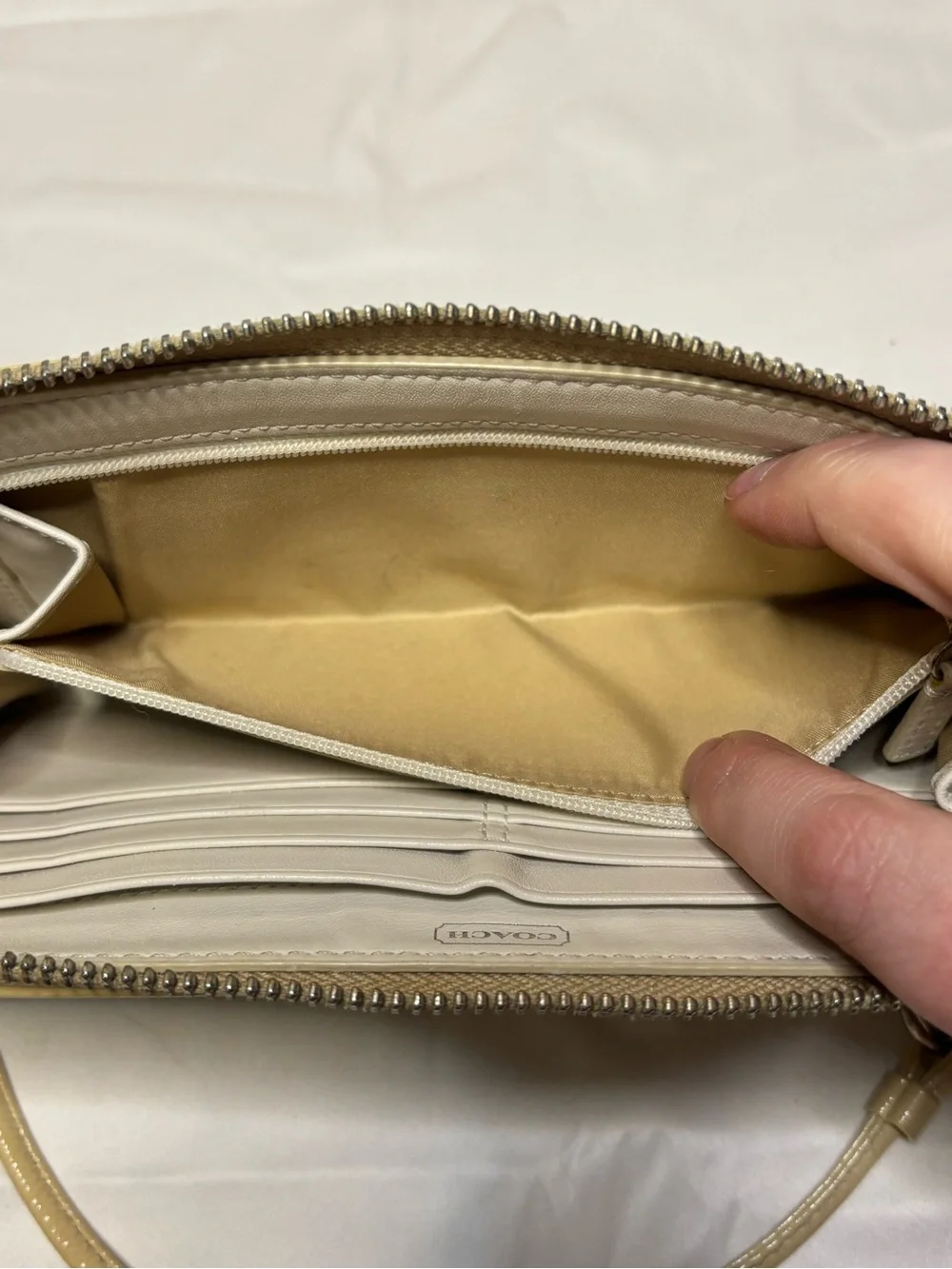 Vintage Coach Beige Signature Poppy Canvas Wristlet wallet